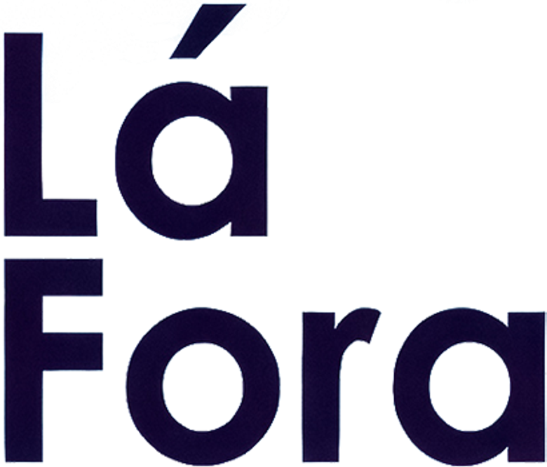 Lá Fora logo