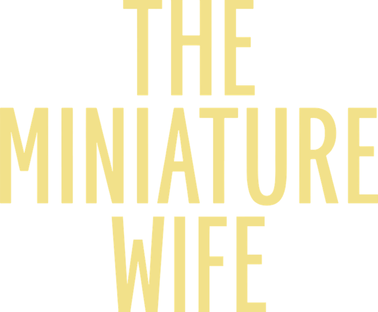Uma Esposa em Miniatura logo