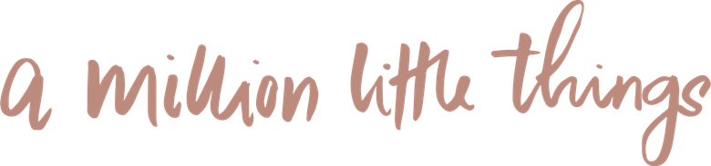 어 밀리언 리틀 씽즈 logo